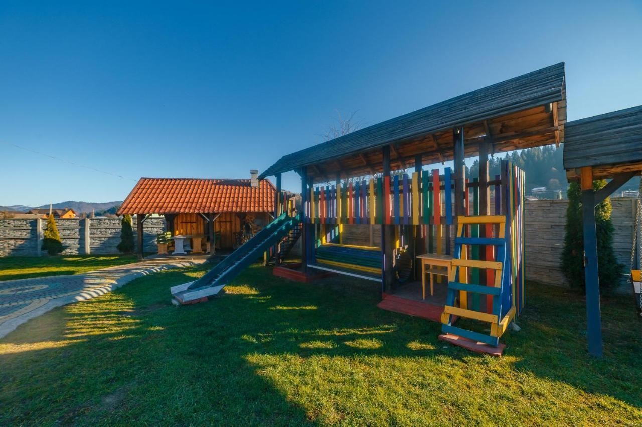 Садиба Дерев*Яна Хата Verkhovyna Exterior photo