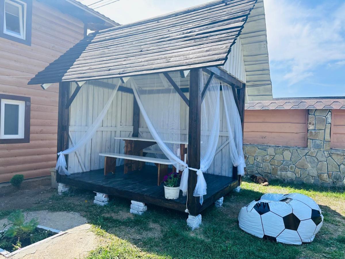 Садиба Дерев*Яна Хата Verkhovyna Exterior photo